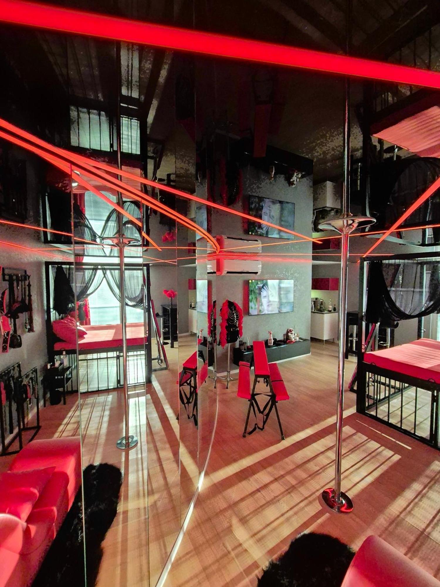 Bdsm Apartman V Bratislave -Adults Only Братислава Екстериор снимка