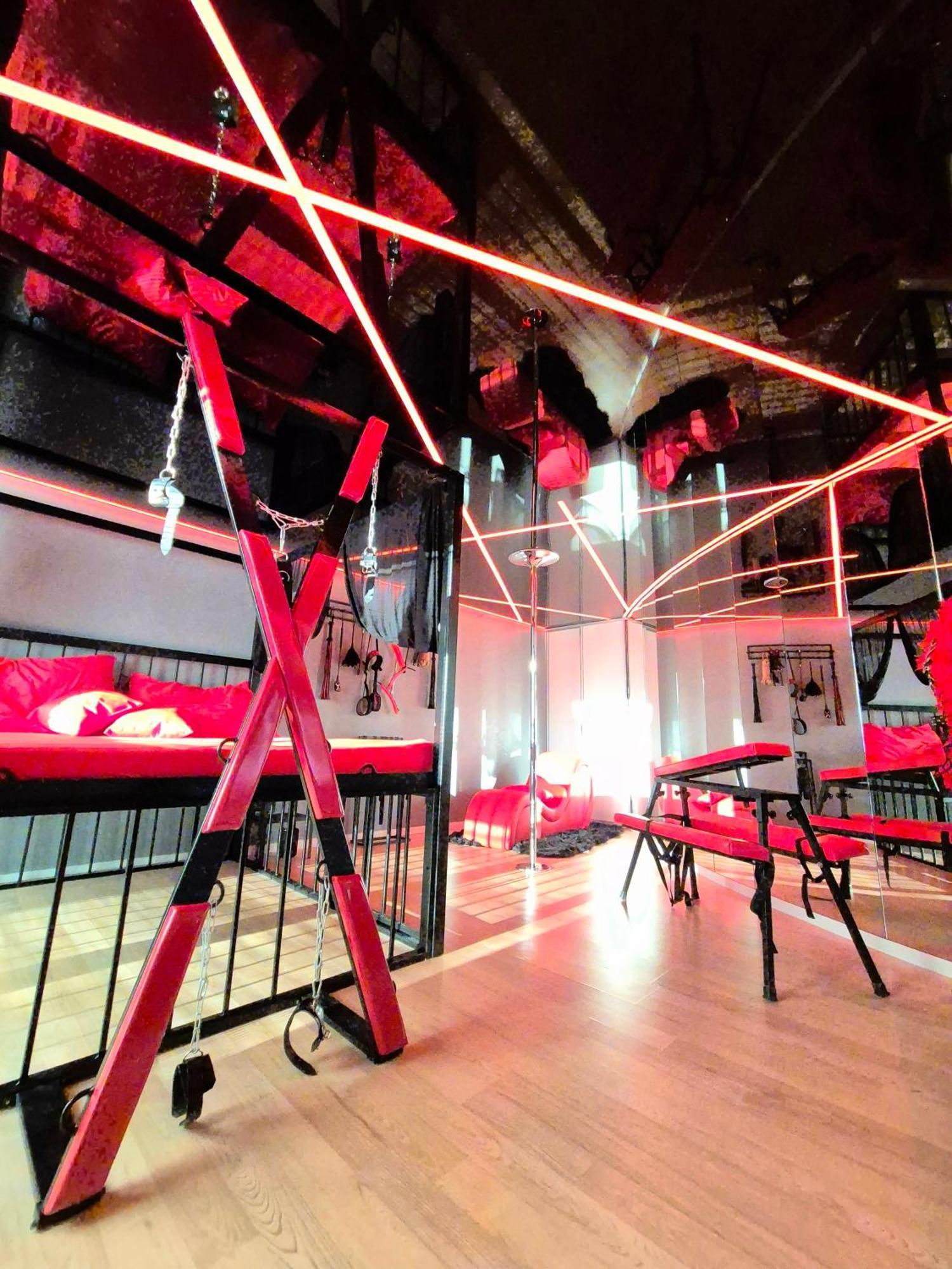 Bdsm Apartman V Bratislave -Adults Only Братислава Екстериор снимка